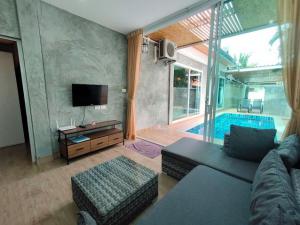 PR020 For Rent : Rawai Private Pool Villa, 3 bedrooms 3 bathrooms, 180 SQ.M. ภาพที่ 2