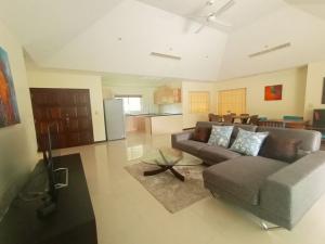 PR019 For Rent : Kathu Private Pool Villa 2 bedrooms, Golf View  ภาพที่ 2