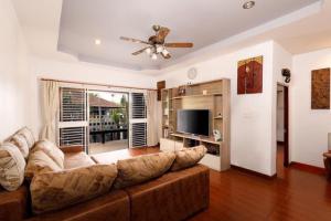 For Rent : Thalang, Private Pool Villa @Baan Suan Neramit 5, 3 Bedrooms 2 Bathrooms ภาพที่ 3
