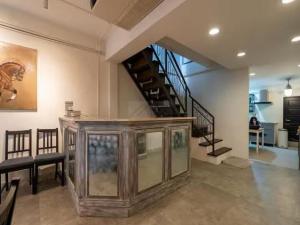 P789 ให้เช่า ตึกแถว 3 ชั้น ถนนนางลิ้นจี่ ตรงข้ามคอนโด The Lofts เย็นอากาศ ใกล้ Tops นางลิ้นจี่ เฟอร์นิเจอร์ตกแต่งสวยพร้อมอยู่ ภาพที่ 2
