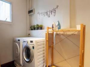 P789 ให้เช่า ตึกแถว 3 ชั้น ถนนนางลิ้นจี่ ตรงข้ามคอนโด The Lofts เย็นอากาศ ใกล้ Tops นางลิ้นจี่ เฟอร์นิเจอร์ตกแต่งสวยพร้อมอยู่ ภาพที่ 4