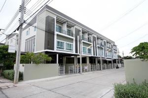  เตรียมอุดมน้อมเกล้า! ให้เช่าทาวน์เฮาส์3ชั้น 3นอน 3น้ำ  160ตรม. รามคำแหง 140-150 