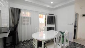 บ้านเดี่ยวให้เช่า มีนบุรี รามคำแหง 190/1 ใกล้รถไฟฟ้าสายสีส้ม 60 ตร.ว เฟอร์ครบ 3นอน 3น้ำ พร้อมอยู่ ภาพที่ 2