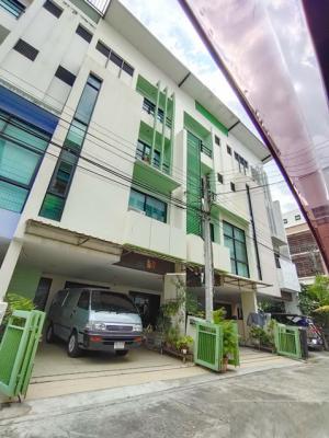 ที่จอดรถมาก โฮมออฟฟิต 4ชั้น 4นอน 5น้ำ 350ตรม.  22 ตรว. กว้าง 5.5 ม. ถนนอ่อนนุช 63-71 สุขุมวิท 3คัน 