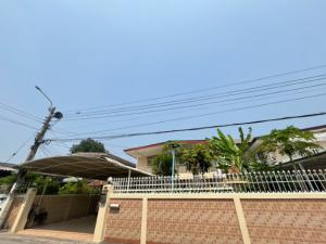 ให้เช่าบ้านเดี่ยว2ชั้นต.รวมโชค2ชั้น70ตรว250ตร.ม5นอน4น้ำ1แม่บ้านฟอร์ฯครบจอดรถในบ้านได้2คันเช่า55000บาท/เดือน ถนนโชคชัยซอย56