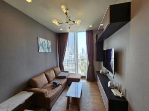Noble Around Sukhumvit 33 spacious safe quiet 18th floor BTS Phrom Phong
