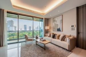 ให้เช่าคอนโด 1 ห้องนอน Sindhorn Tonson สีลม 87 ตร.ม. ติดสวนลุมพินี เฟอร์ Ultra Luxury พร้อมอยู่