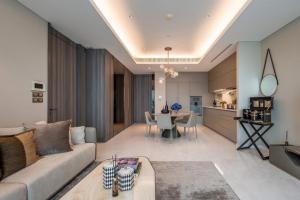 ให้เช่าคอนโด 1 ห้องนอน Sindhorn Tonson สีลม 87 ตร.ม. ติดสวนลุมพินี เฟอร์ Ultra Luxury พร้อมอยู่ ภาพที่ 2