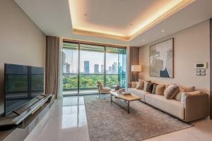 ให้เช่าคอนโด 1 ห้องนอน Sindhorn Tonson สีลม 87 ตร.ม. ติดสวนลุมพินี เฟอร์ Ultra Luxury พร้อมอยู่ ภาพที่ 4