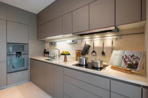 ให้เช่าคอนโด 1 ห้องนอน Sindhorn Tonson สีลม 87 ตร.ม. ติดสวนลุมพินี เฟอร์ Ultra Luxury พร้อมอยู่ ภาพที่ 7