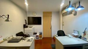 MRTวัดมังกร 999ม. ทำเลทอง ติดถนนใหญ่  ให้เช่าร้าน 2.5 ชั้น 240 ตร.ม.28 ตร.วา. สำเพ็ง แยกราชวงศ์ ภาพที่ 4