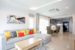 For Rent : Thalang House, 3 bedrooms 3 bathrooms, 300 sqm.
