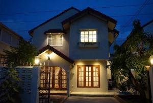 ให้เช่า บ้านเดี่ยว 2ชั้น รีโนเวทใหม่ ย่านเลียบด่วน ทาวน์อินทาวน์ เหม่งจ๋าย