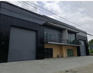  ให้เช่า และขาย โกดังพร้อมออฟฟิศสร้างใหม่ ลำลูกกาคลอง4 พื้นที่รวม 940 ตรม โกดังแฝดแบ่งเช่าได้  