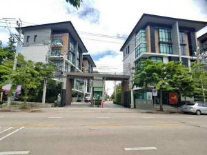 ให้เช่าทาวน์โฮมออฟฟิศ 4 ชั้น โครงการพรีเมี่ยม เพลส เอกมัย-รามอินทรา 2 ติดถนนสุคนธสวัสดิ์  ภาพที่ 2