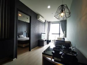 Rhythm Sukhumvit 44 comfortable private quiet 11th floor BTS Phra Khanong