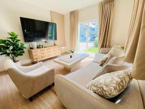 For Rent : Kohkaew, 2-Story detached house, 4 Bedrooms 3 Bathrooms ภาพที่ 2