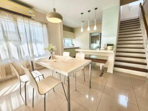 บ้านเดี่ยว2 ชั้นหมู่บ้านมัณฑนา 2 อ่อนนุช-วงแหวนขนาดที่ดิน64วาขนาด3 ห้องนอน 3ห้องน้ำ ถนนวงเเหวน อ่อนนุช ภาพที่ 2