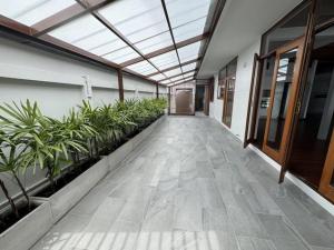 P652 ให้เช่า บ้านเดี่ยว 143 ตรว. ปรีดีพนมยงค์ 25 เอกมัยซอย 10 รีโนเวทใหม่ เขตวัฒนา พร้อมเข้าอยู่ ภาพที่ 3
