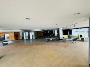 ให้เช่า อาคารโชว์รูม สำนักงาน 18 ชั้น ริมถนนเพชรพระราม ทำเลดีเหมาะแก่การทำธุรกิจการค้า