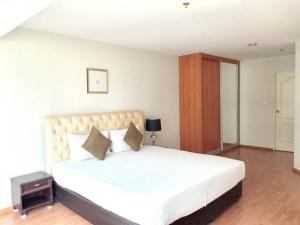 The Capital Sukhumvit 30 Pet Friendly Clean livable 3rd floor BTS Phrom Phong