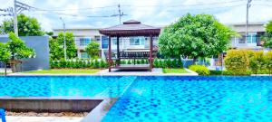 พร้อมเฟอร์ เครื่องใช้ไฟฟ้า ตลาดประชาอุทิศ 90 800ม.ให้เช่าทาวน์โฮม 2 ชั้น ติดถนน 2 นอน รร.สารสาสน์ประชาอุทิศ 500 ม. ภาพที่ 6