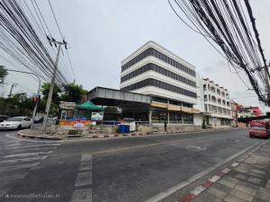 ให้เช่าอาคารสำนักงาน 4 ชั้น 800 ตรม. สามารถพักอาศัยได้ ทำธุรกิจได้ ติดถนน ติดเซเว่น ติด Big C ตรงข้ามสวนหลวง ร.9 
