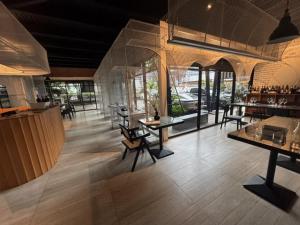 ให้เช่าพื้นที่ขนาด 120 ตรม.ซอยสุขุมวิท 33 มีที่จอดรถ เหมาะทำร้านอาหาร คาเฟ่ บาร์ ใกล้เอ็มสเฟียร์