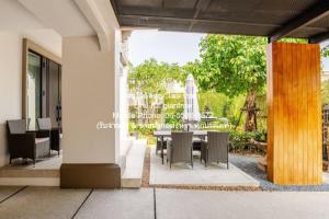 บ้าน บ้านเดี่ยว หมู่บ้านนันทวัน รามอินทรา-พหลโยธิน ขนาดเท่ากับ 108 ตร.ว. 4 ห้องนอน ไม่ไกลจาก ตลาดถนอมมิตร ~ 3.5 km. เข้าอยู่ได้ทันที เป็นบ้านหลังใหญ่หรูที่มีราคาดี อยู่ในทำเลที่ดี เหมาะสำหรับนักลงทุน หรือครอบครัวใหญ่ที่ต้องการเนื้อที่มาก และที่อยู่ใน ภาพที่ 3