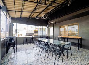 อาคาร Hostel Airbnb 3.5ชั้น 5คูหา BTSราชปรารภ 900ม. ตลาดประตูน้ำ 800 ม  20นอน 20น้ำ 81ตร.วา. 981 ตร.ม. ซ.เพชรบุรี 12-17 พญาไท 5-8จอดรถ ภาพที่ 2