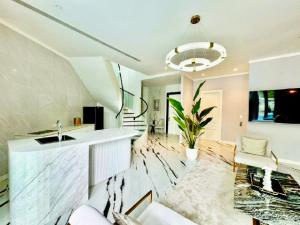 Pool Villa สุขุมวิท 63-69  ให้เช่าคฤหาสน์หรู 3ชั้น 62ตร.วา.412ตร.ม.BTS พระโขนง 400 ม. พร้อมเฟอร์ แอร์  ซ.สุขุมวิท 65-69 5 นอน 7 น้ำ   ภาพที่ 3