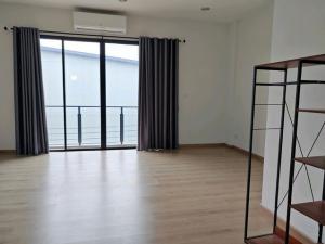 ให้เช่าทาวน์โฮม 3 ชั้น ม.พรีเมี่ยม เพลส พหลโยธิน-รามอินทรา บ้านใหม่ไม่เคยเข้าอยู่ ภาพที่ 5