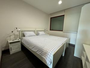 BH3633 ให้เช่าคอนโดหรู The Crest ร่วมฤดี ใกล้ BTS เพลินจิต | 192 ตร.ม. | 3 ห้องนอน + ห้องแม่บ้าน | Fully Furnished ภาพที่ 5