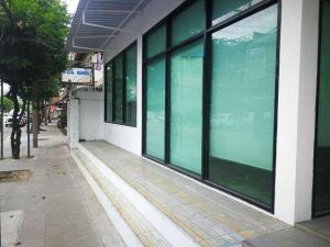 HR-63657 ให้เช่าอาคารพาณิชย์ติดถนนลาดพร้าว 71 ห้องกระจก 1 ชั้น 3 คูหา ใกล้สถานที่ MRT ลาดพร้าว 71