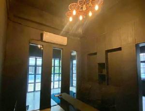 เหม่งจ๋าย ให้เช่า สตูดิโอ พร้อมโชว์รูม 6นอน MRT รามคำแหง 1.7กม. ศรีวรา  ออฟฟิศ 4 ชั้น หลังมุม 36ตร.วา.565 ตร.ม.  4 น้ำ ภาพที่ 5