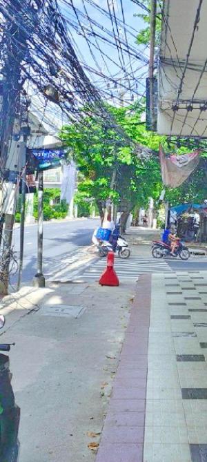 เดอะมอลล์ บางกะปิ 1.15กม. MRTบางกะปิ 1กม. อาคารพาณิชย์ 4ชั้น 18ตร.วา.280ตร.ม.ม.รัตนบัณฑิต 1.2 กม. 4นอน 4น้ำ ลาดพร้าว 126-132  ภาพที่ 4