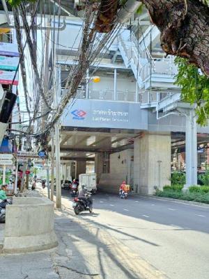 เดอะมอลล์ บางกะปิ 1.15กม. MRTบางกะปิ 1กม. อาคารพาณิชย์ 4ชั้น 18ตร.วา.280ตร.ม.ม.รัตนบัณฑิต 1.2 กม. 4นอน 4น้ำ ลาดพร้าว 126-132  ภาพที่ 5