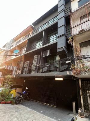 ให้เช่า-ขาย ตึกแถวสองคูหา 4 ชั้นใจกลางย่านธุรกิจแถบถนนสาทร สีลม ในซอยสาธุประดิษฐ์ 4 เป็นซอยตัน