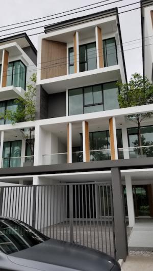 BH3555 ขายหรือให้เช่า ทาวน์โฮมหรู 3.5 ชั้น โฮมออฟฟิศสไตล์โมเดิร์น ใจกลางลาดพร้าว – โชคชัย 4 พื้นที่ใหญ่ พร้อมอยู่