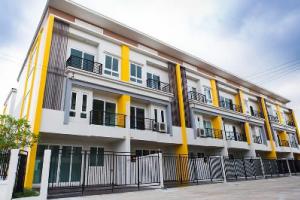 APLลาดกระบัง 4.3กมลาดกระบัง 1กม. สนามบินสุวรรณภูมิ1กม.ทาวน์โฮม 3ชั้น 25ตร.วา. 285ตร.ม. จัดเต็มเฟอร์ 4นอน  รพ.จุฬารัตน์ 8 400ม.  