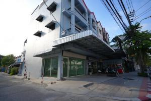 ให้เช่าอาคารพาณิชย์4ชั้น หลังมุม  ติดริมถนนใหญ่ ลาดพร้าว-วังหิน   ใกล้ตลาดนัด เหมาะสำหรับทำออฟฟิศ ร้านอาหาร โชว์รูม  ภาพที่ 3