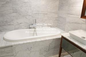 Condominium คุณ บาย ยู อินสไปร์ บาย สตาร์ค 1 BR 70000 บาท   ลดแบบสุดๆ เป็นคอนโดหรูพร้อมอยู่ มีการตกแต่งภายในเพิ่มเติมได้แบบเรียบหรู และมีทำเลสวยสามารถมองเห็นวิวเมือง พร้อมพื้นที่ส่วนกลาง และสิ่งอำนวยความสะดวกครบครัน ทั้งสระว่ายน้ำ ห้องออกกำลังกาย สวน ภาพที่ 8