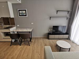 Fynn Asoke Clean safe quiet nice 7th floor BTS Asoke