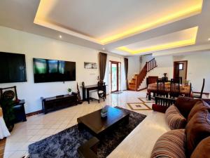 For Rent : Rawai, Stand alone pool villa, 3 bedrooms 4 bathrooms ภาพที่ 3
