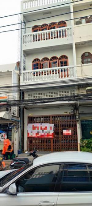 ให้เช่า อาคารพาณิชย์ 3 ชั้นครึ่ง ติดเซเว่น ลาดพร้าว 35 ใกล้ MRTลาดพร้าว